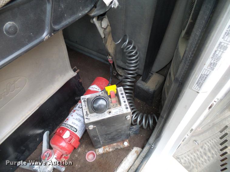 image for item DD5987 2000 Peterbilt 379 semi truck