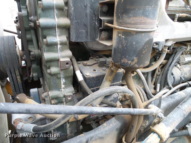 image for item DD5987 2000 Peterbilt 379 semi truck