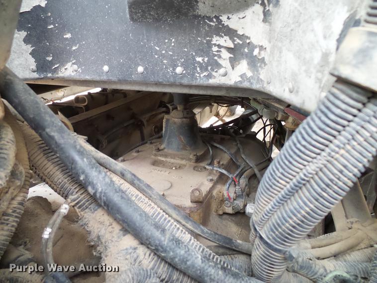 image for item DD5987 2000 Peterbilt 379 semi truck