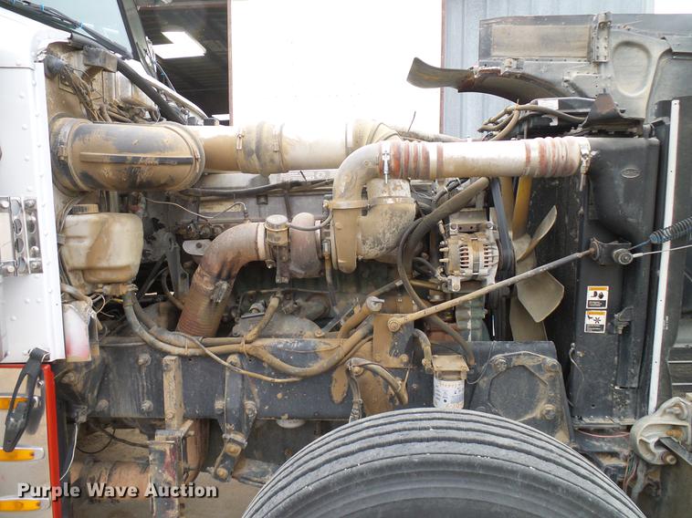 image for item DD5987 2000 Peterbilt 379 semi truck