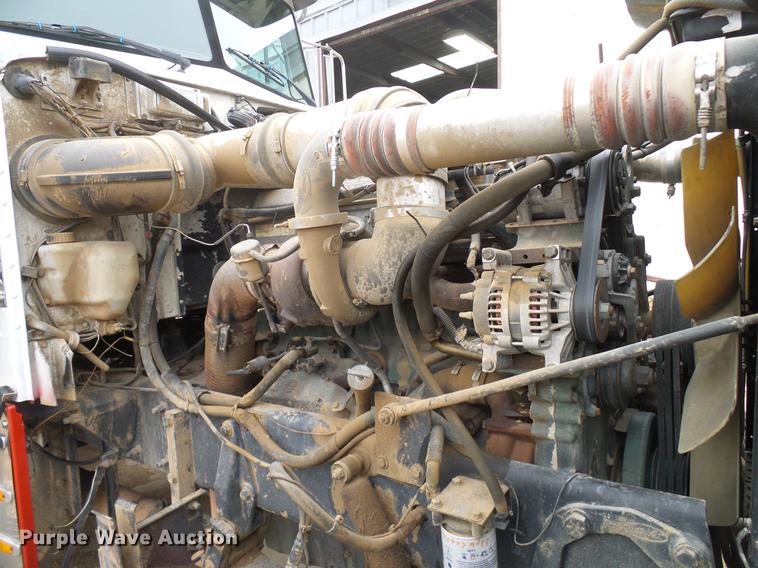image for item DD5987 2000 Peterbilt 379 semi truck