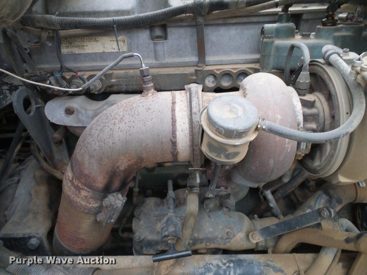 image for item DD5987 2000 Peterbilt 379 semi truck