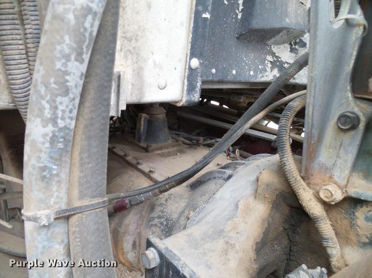 image for item DD5987 2000 Peterbilt 379 semi truck