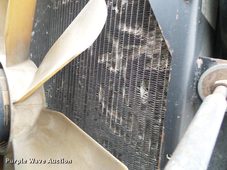 image for item DD5987 2000 Peterbilt 379 semi truck