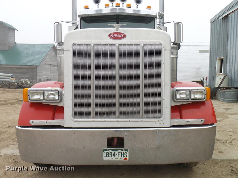 image for item DD5987 2000 Peterbilt 379 semi truck