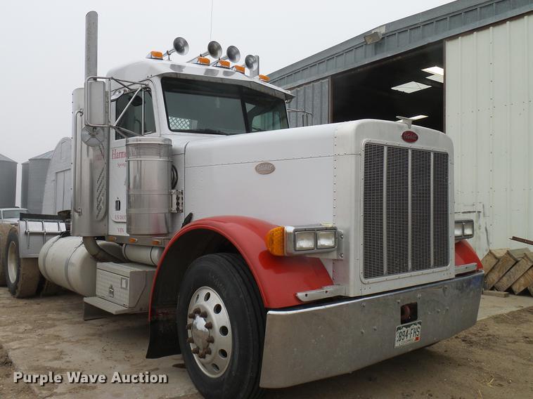 image for item DD5987 2000 Peterbilt 379 semi truck