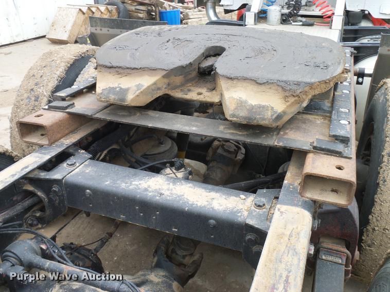 image for item DD5987 2000 Peterbilt 379 semi truck