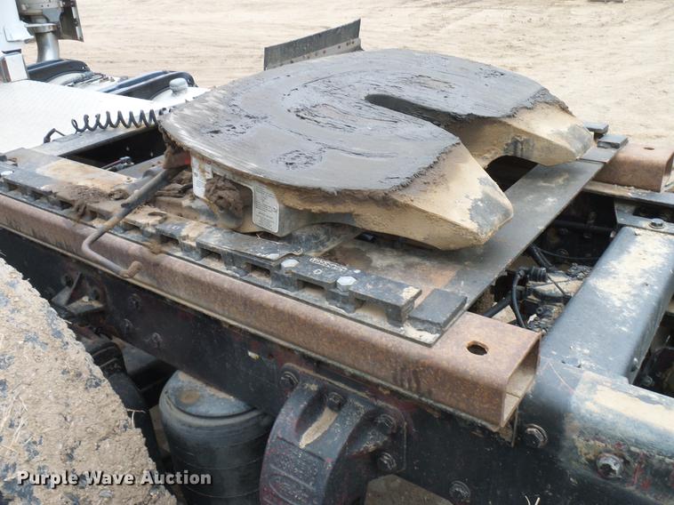 image for item DD5987 2000 Peterbilt 379 semi truck