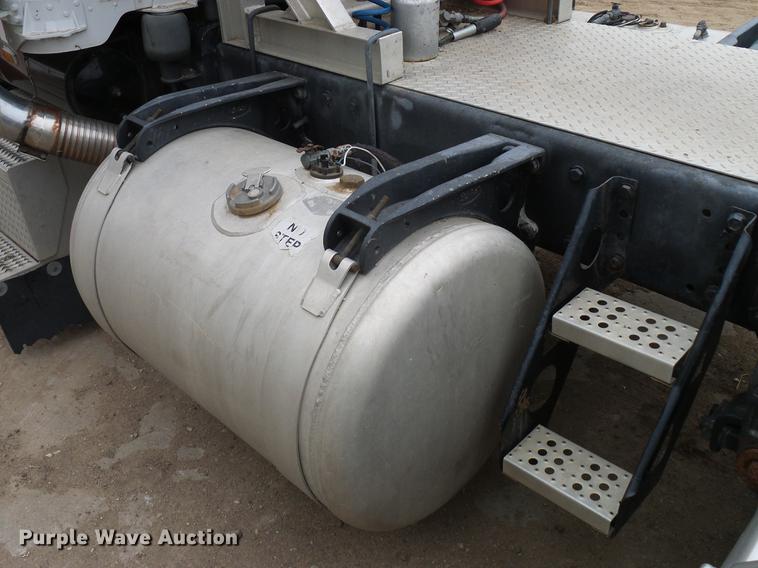 image for item DD5987 2000 Peterbilt 379 semi truck