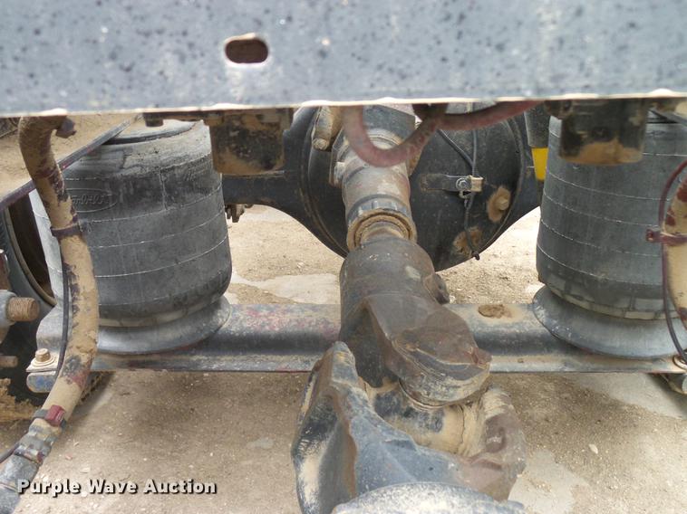 image for item DD5987 2000 Peterbilt 379 semi truck