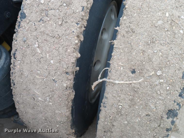 image for item DD5987 2000 Peterbilt 379 semi truck