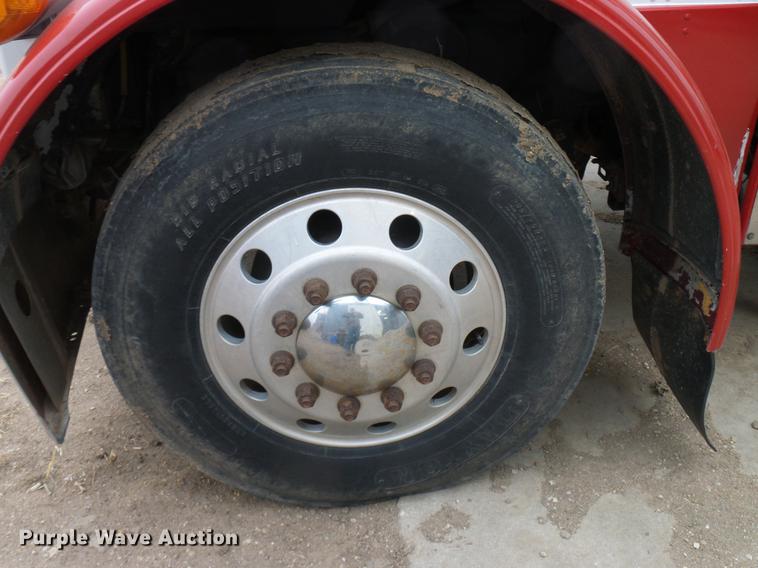 image for item DD5987 2000 Peterbilt 379 semi truck