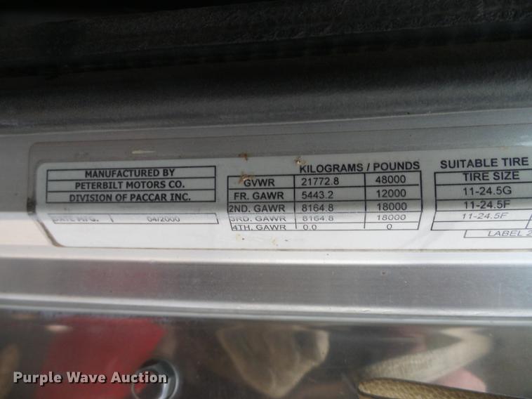 image for item DD5987 2000 Peterbilt 379 semi truck