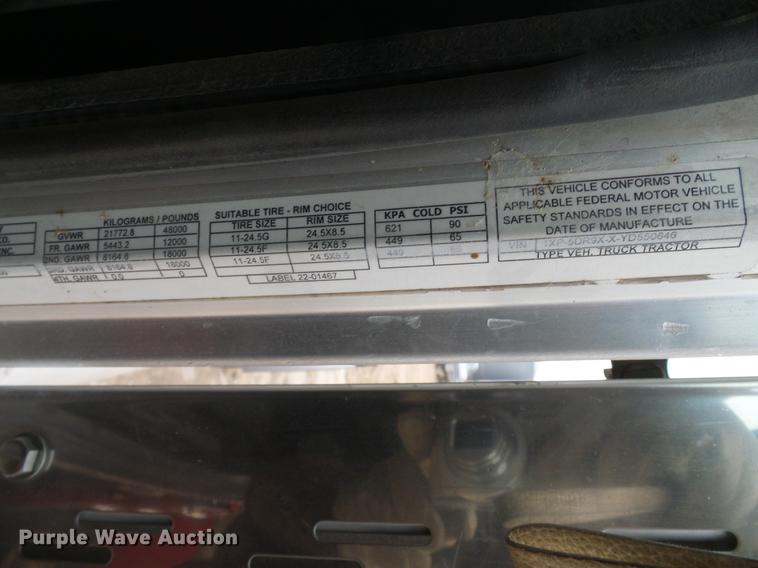 image for item DD5987 2000 Peterbilt 379 semi truck