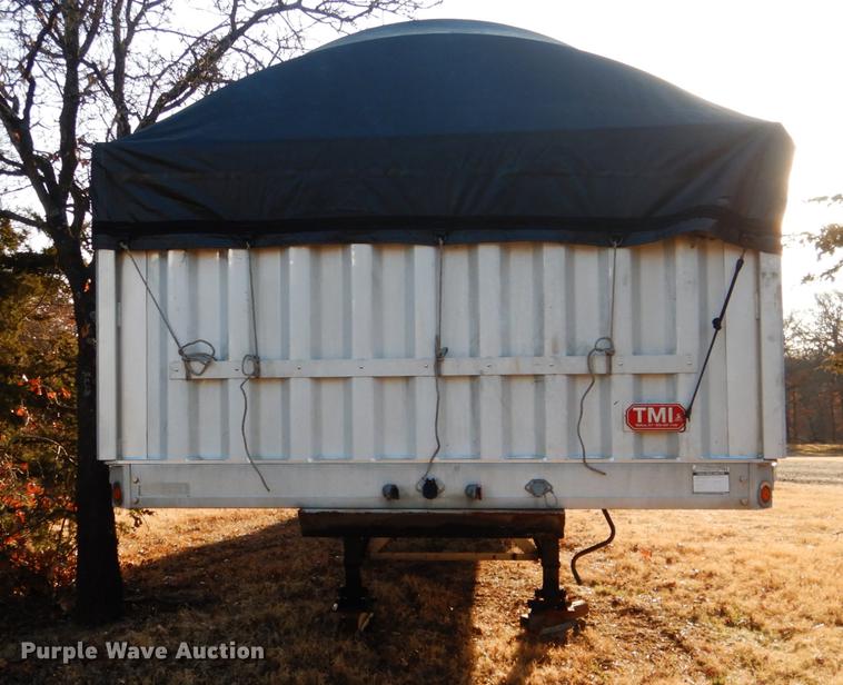 image for item DF2128 2004 Reitnouer 48A2 flatbed trailer