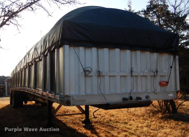 image for item DF2128 2004 Reitnouer 48A2 flatbed trailer