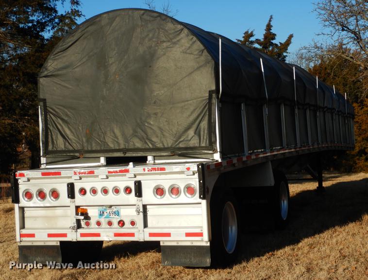 image for item DF2128 2004 Reitnouer 48A2 flatbed trailer
