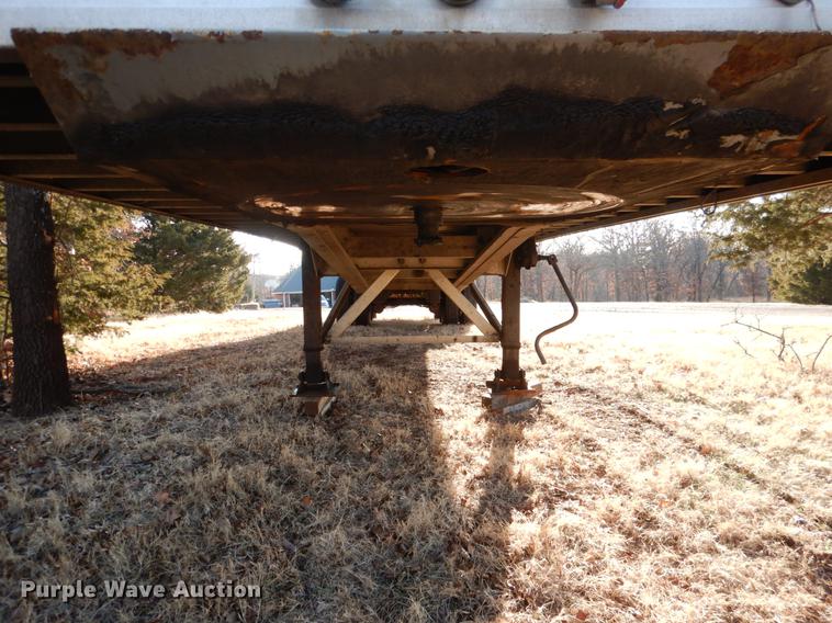 image for item DF2128 2004 Reitnouer 48A2 flatbed trailer