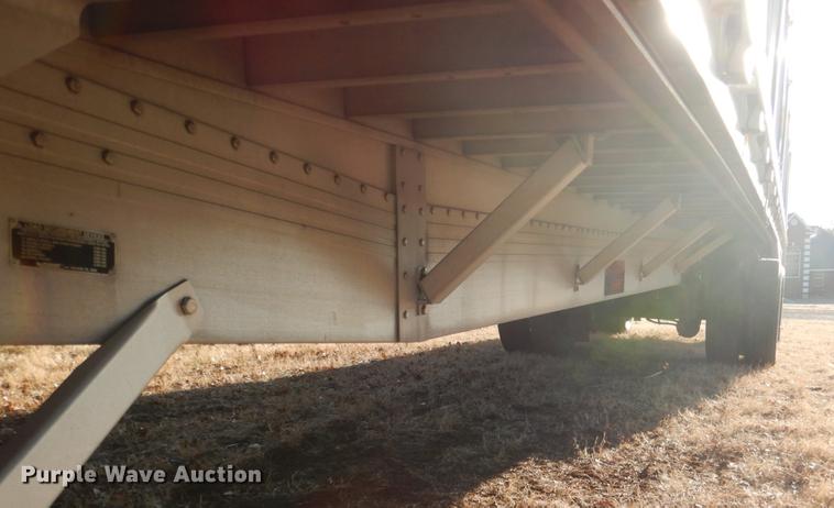 image for item DF2128 2004 Reitnouer 48A2 flatbed trailer