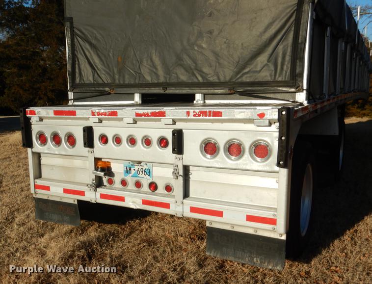 image for item DF2128 2004 Reitnouer 48A2 flatbed trailer