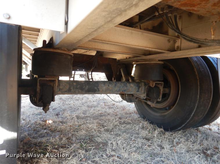 image for item DF2128 2004 Reitnouer 48A2 flatbed trailer