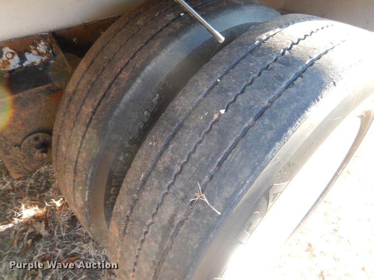 image for item DF2128 2004 Reitnouer 48A2 flatbed trailer