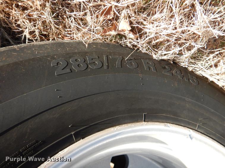 image for item DF2128 2004 Reitnouer 48A2 flatbed trailer