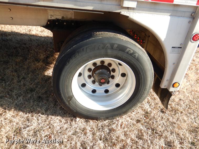 image for item DF2128 2004 Reitnouer 48A2 flatbed trailer