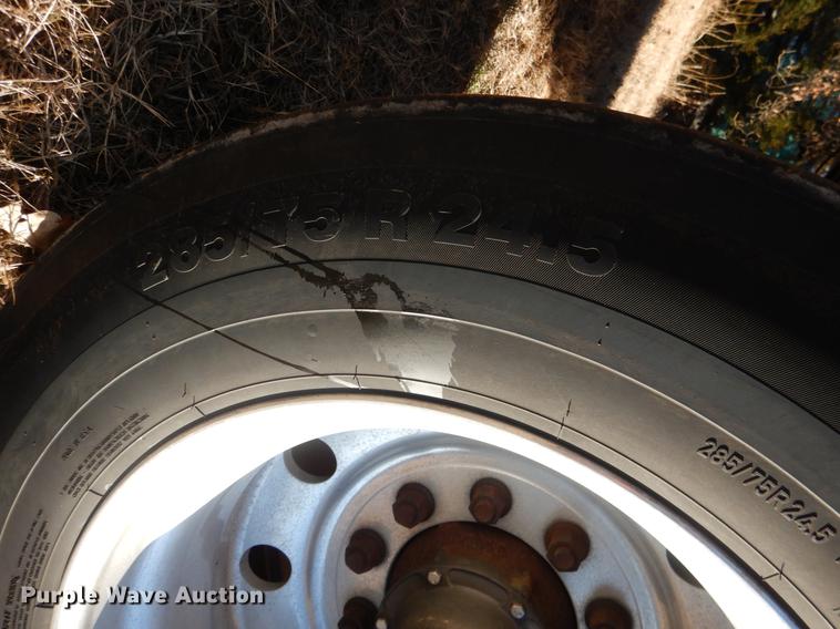 image for item DF2128 2004 Reitnouer 48A2 flatbed trailer