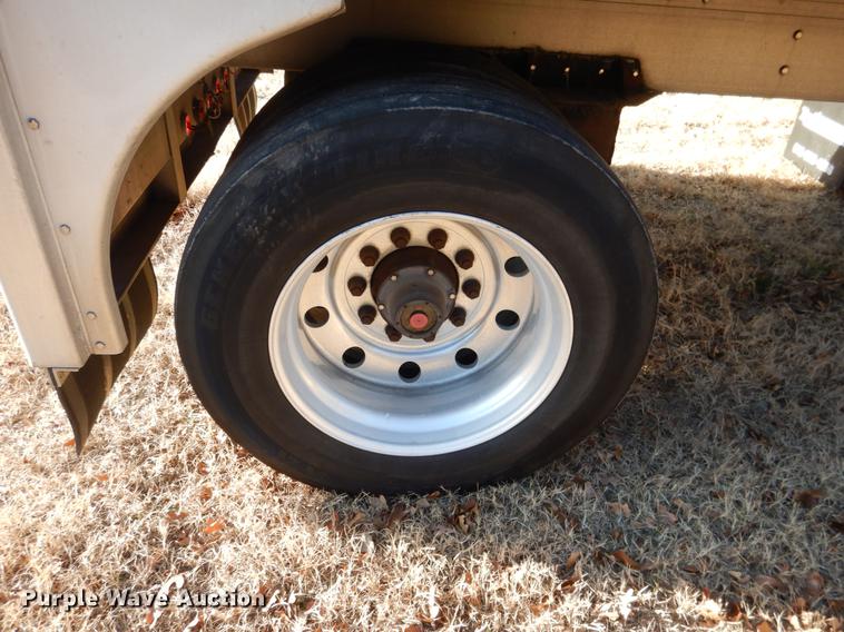 image for item DF2128 2004 Reitnouer 48A2 flatbed trailer