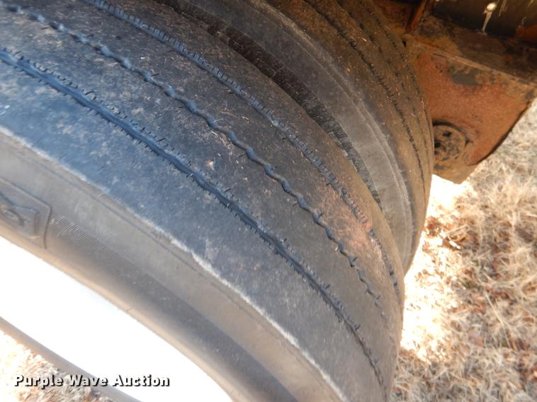 image for item DF2128 2004 Reitnouer 48A2 flatbed trailer