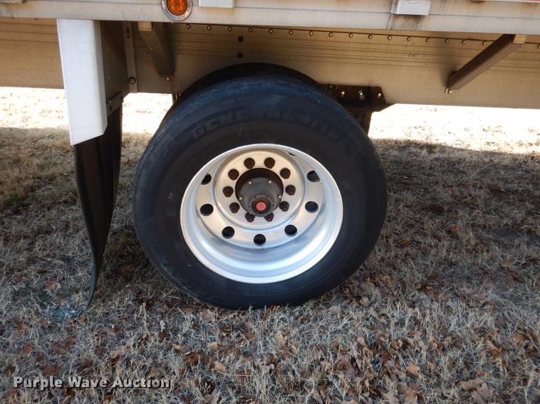 image for item DF2128 2004 Reitnouer 48A2 flatbed trailer