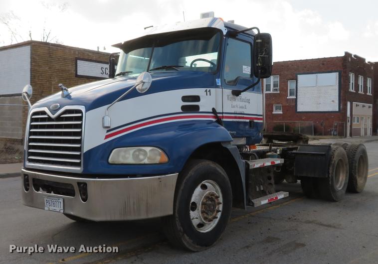 image for item DG3848 2006 Mack CXN613 semi truck