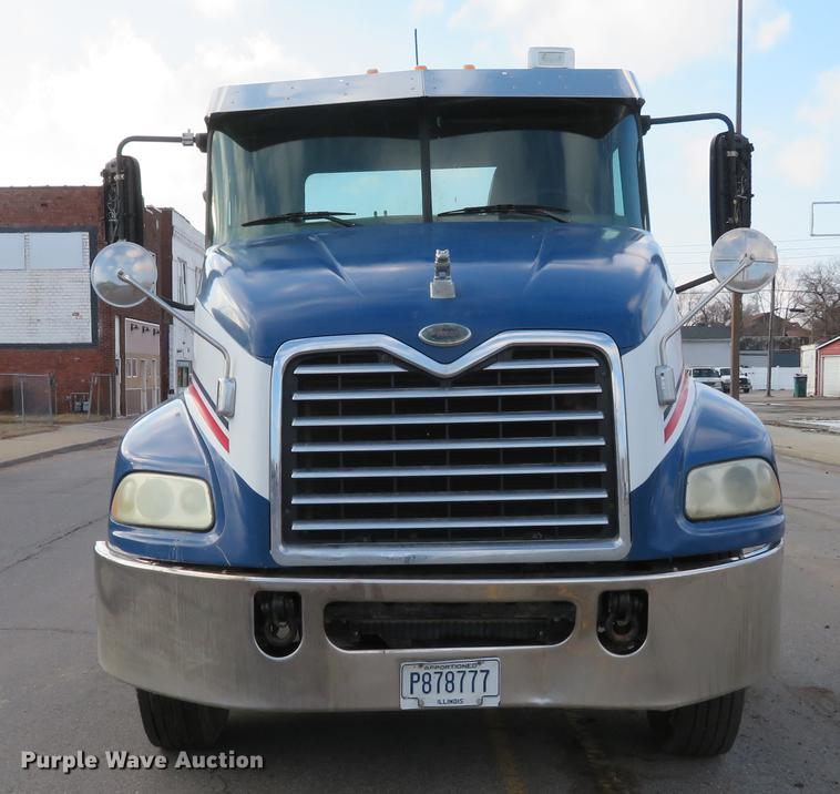 image for item DG3848 2006 Mack CXN613 semi truck
