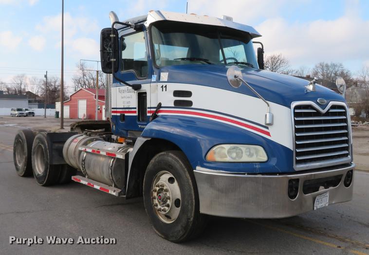 image for item DG3848 2006 Mack CXN613 semi truck