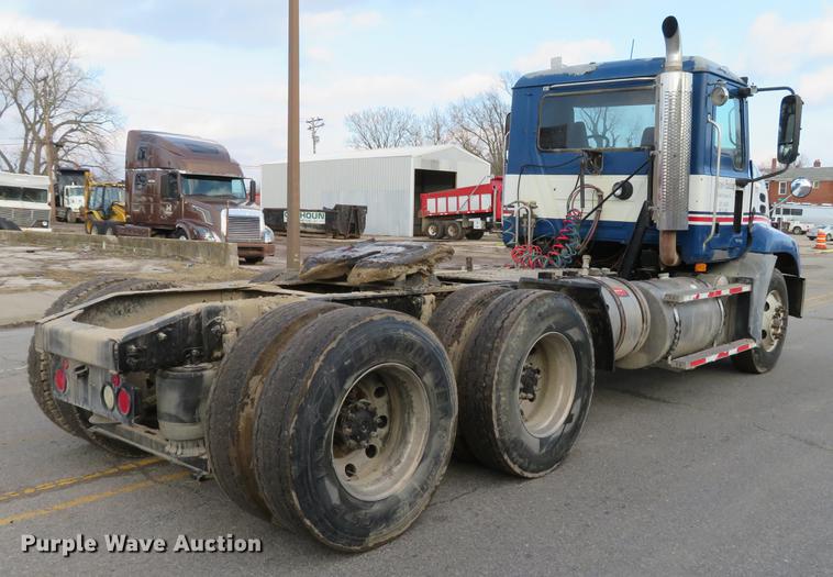 image for item DG3848 2006 Mack CXN613 semi truck
