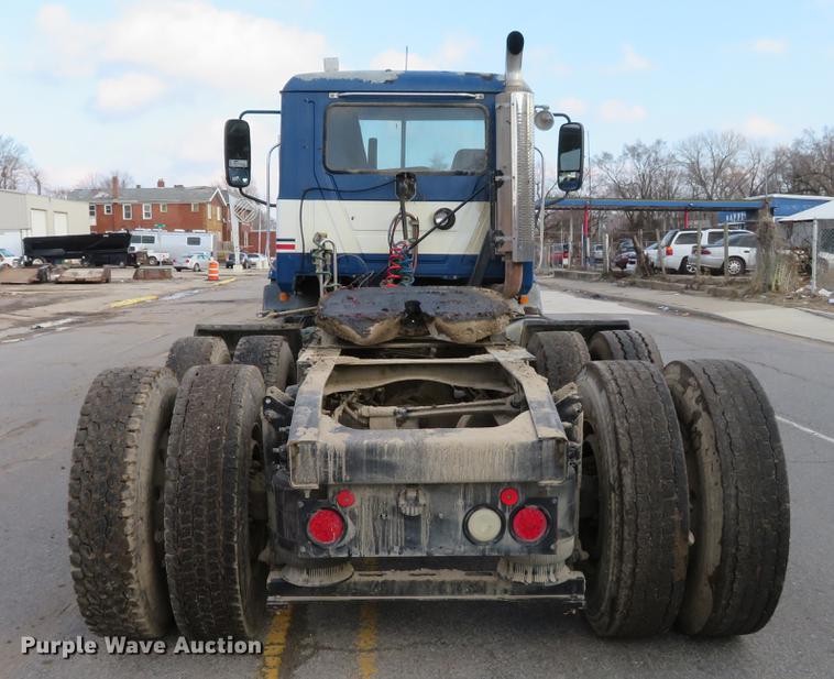 image for item DG3848 2006 Mack CXN613 semi truck