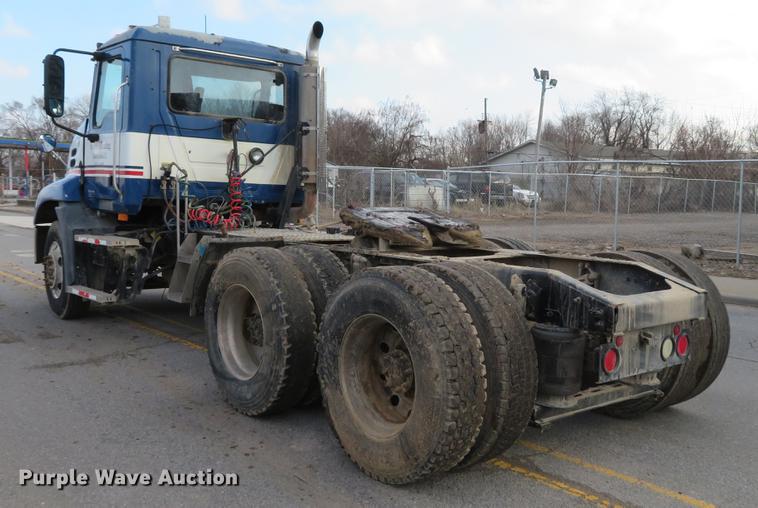 image for item DG3848 2006 Mack CXN613 semi truck