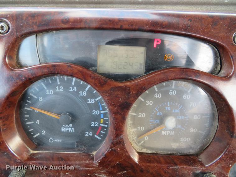 image for item DG3848 2006 Mack CXN613 semi truck