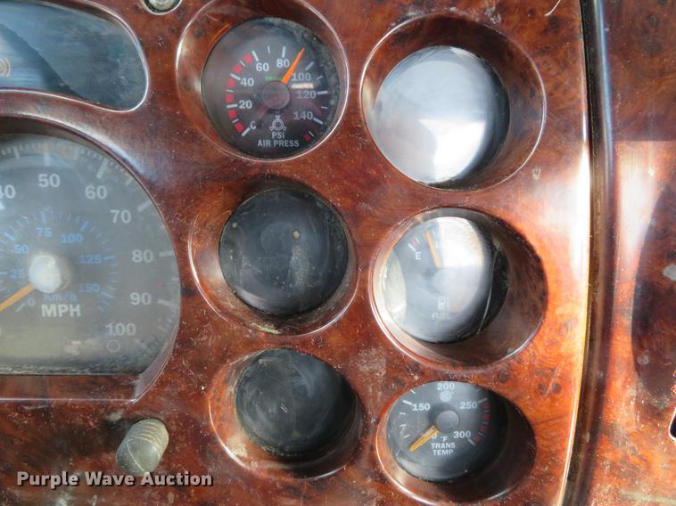 image for item DG3848 2006 Mack CXN613 semi truck