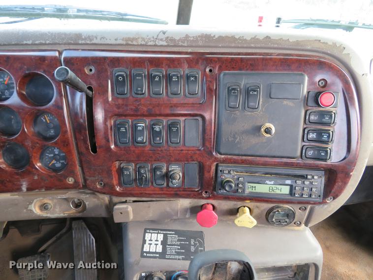 image for item DG3848 2006 Mack CXN613 semi truck