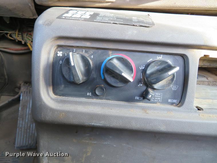 image for item DG3848 2006 Mack CXN613 semi truck