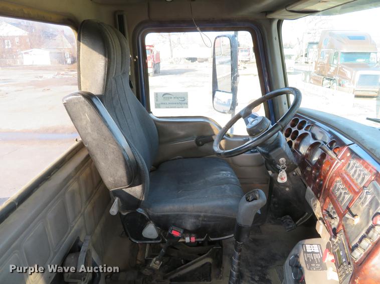 image for item DG3848 2006 Mack CXN613 semi truck