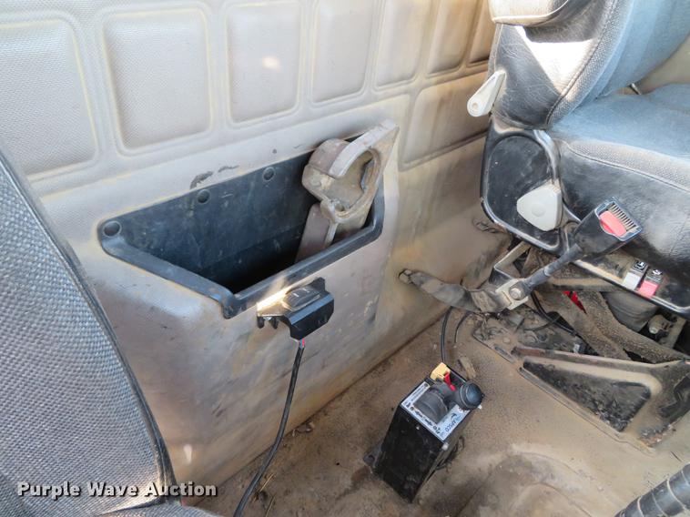 image for item DG3848 2006 Mack CXN613 semi truck