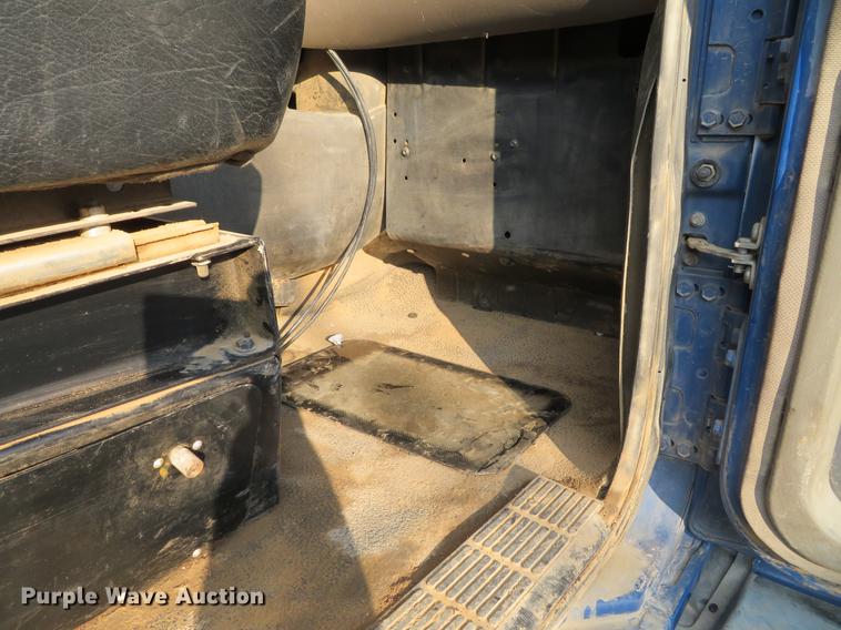 image for item DG3848 2006 Mack CXN613 semi truck