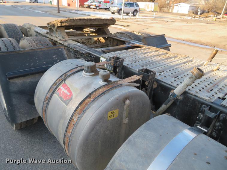 image for item DG3848 2006 Mack CXN613 semi truck