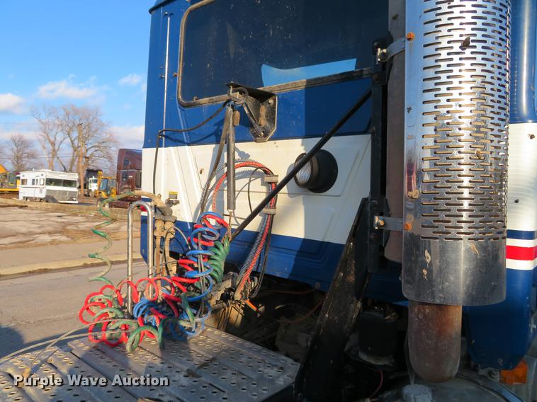 image for item DG3848 2006 Mack CXN613 semi truck