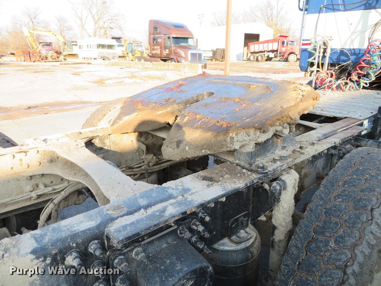 image for item DG3848 2006 Mack CXN613 semi truck