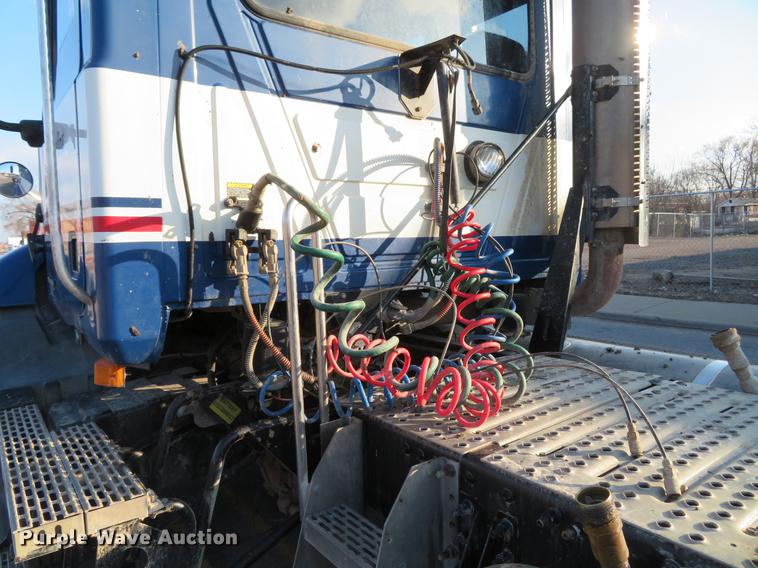 image for item DG3848 2006 Mack CXN613 semi truck