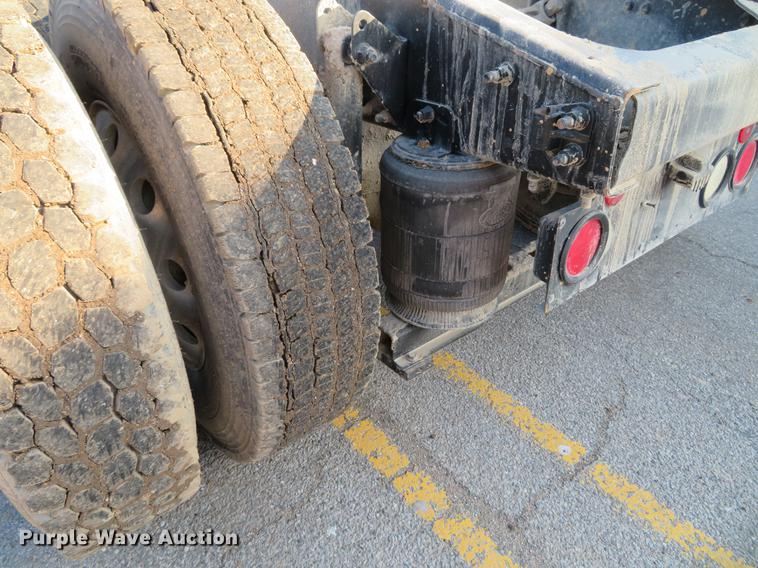 image for item DG3848 2006 Mack CXN613 semi truck